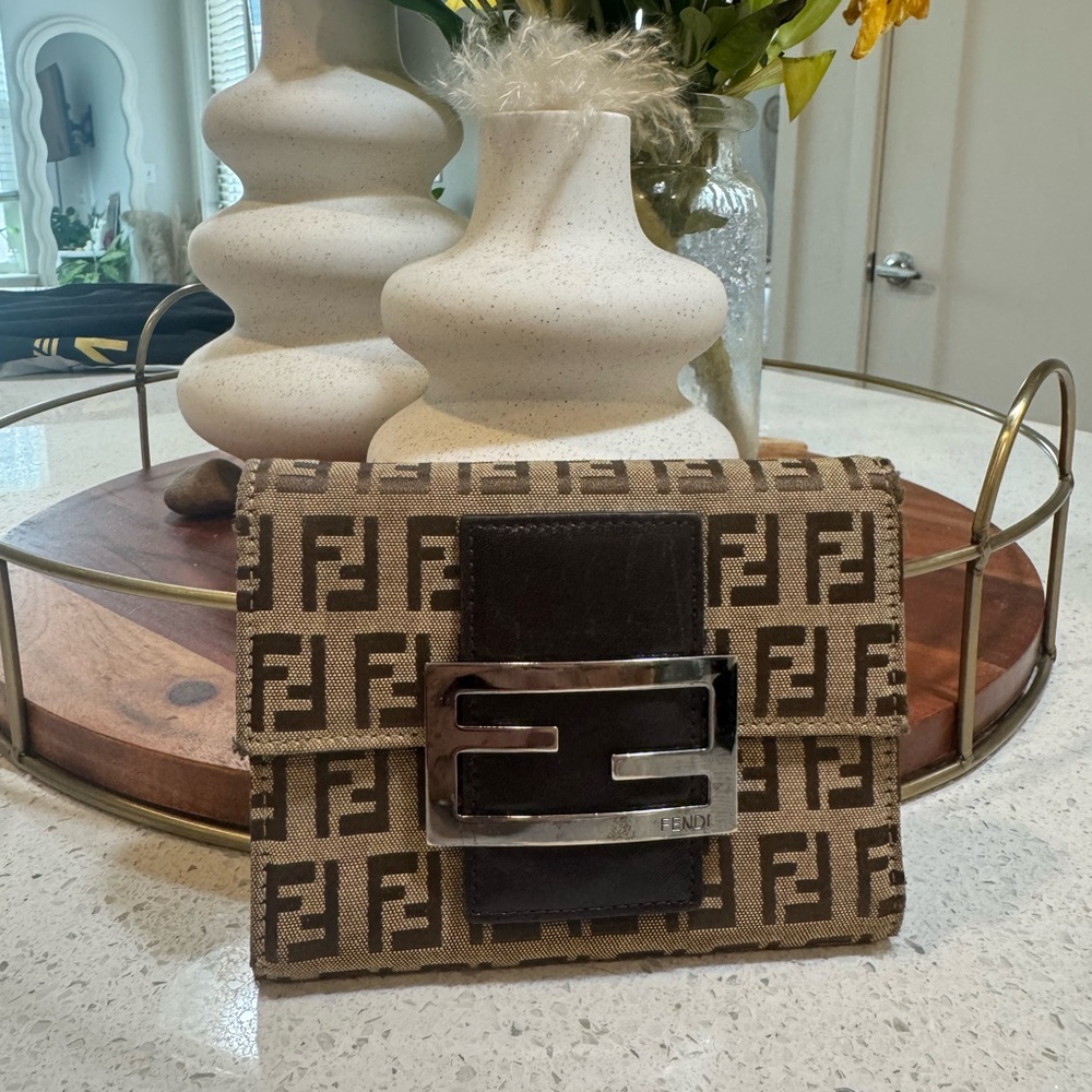 SOLD 🛑 Fendi Authentic Vintage Wallet - Picture 1 of 7